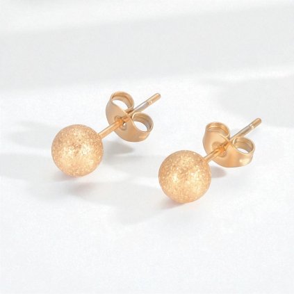 Guličkové ligotavé napichovacie dámske náušnice z chirurgickej ocele v zlatej farbe 6 mm