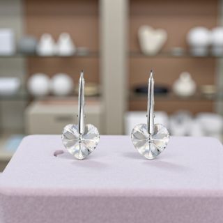 mSperk.sk #náušnice #doplnky #predievcata #nausnice #dnesnosim 💖 Strieborné dámske náušnice so srdiečkom Crystal – číre,...