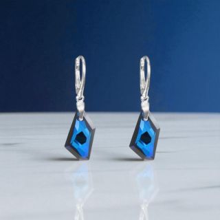 mSperk.sk - Tip na darček č. 156🤩 Zvodné, elegantné a plné farby. Tieto strieborné náušnice De-Art s kryštálom Bermuda...